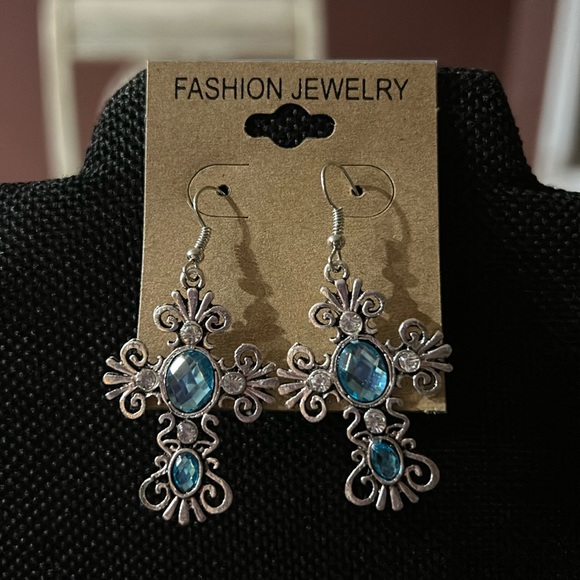 Fashion Jewelry Jewelry - 🎉HP🎊Antique Metal Cross Earrings